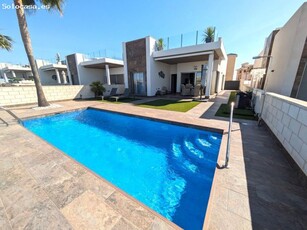 Impresionante villa independiente de 3 dormitorios con piscina privada climatizada y hermosas vistas