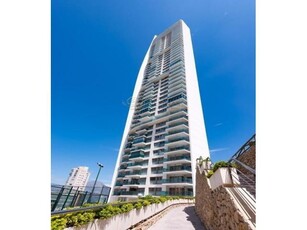 Lujoso Apartamento con gran terraza acristalada con vistas al mar y montaña en rascacielo en Benidor