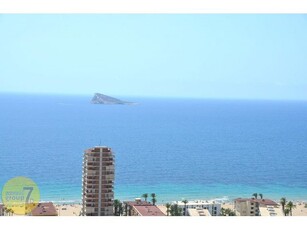 SE VENDE PISO DE 4 DORMITORIOS CON VISTAS AL MAR Y GARAJE CABINADO EN PONIENTE