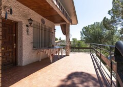 Casa espectacular finca de 3100 m2 con chalet independiente y piscina en Ribatejada