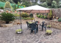 Chalet con piscina y precioso jardín muy bien conservado en Vidreres