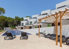 Chalet villa de obra nueva con vistas al mar en venta en Llafranc