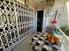Piso con 3 habitaciones con ascensor, parking, calefacción y vistas al mar en Cunit