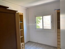 Piso en venta con muebles, tres habitaciones, aire acondicionado y bomba de calor, muebles nuevos. en Tarragona