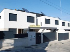 Venta Casa adosada Pontevedra. Nueva con terraza calefacción individual 307 m²