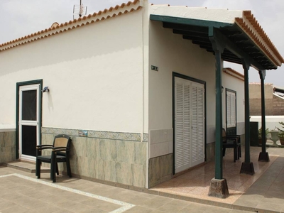 Alquiler Casa adosada Arico. Con terraza 65 m²