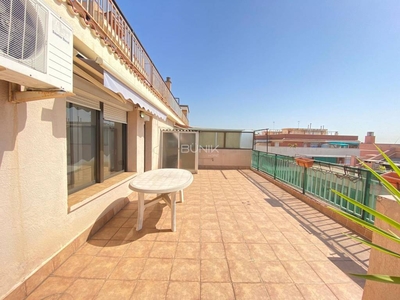 Alquiler Piso Barcelona. Piso de tres habitaciones Buen estado con terraza
