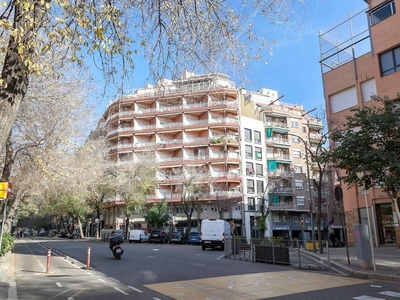 Alquiler Piso en Travesia de Gracia. Barcelona. Buen estado primera planta con balcón calefacción individual