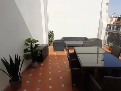 Alquiler Piso València. Piso de cuatro habitaciones Sexta planta con terraza