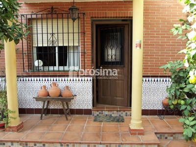 Casa chalet unifamiliar en venta de 4 dormitorios con garaje privado en urbanización san josé / urbanización san josé- ciudad jardín. capital en Málaga