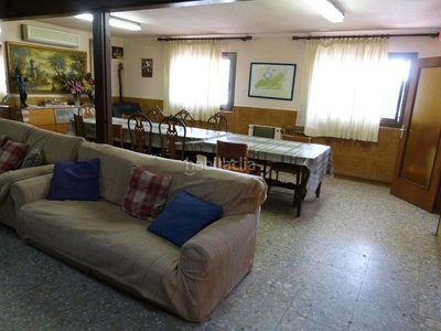 Casa con 5 habitaciones con piscina y calefacción en Esparreguera