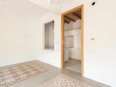Piso de 2 dormitorios con terraza en venta en una finca modernista rehabilitada en el eixample izquierdo, en Barcelona