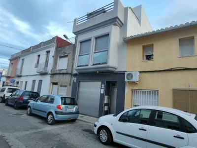 Venta Casa adosada en San Juan Bautista 7 Tavernes de La Valldigna. Buen estado plaza de aparcamiento con balcón 198 m²