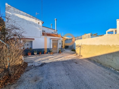 Venta de casa con terraza en Chirivel