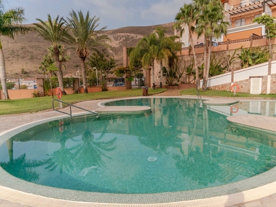 Venta de piso con piscina y terraza en Gualchos