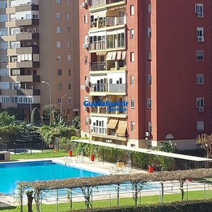 Venta de piso con piscina y terraza en Montequinto (Dos Hermanas), Centro
