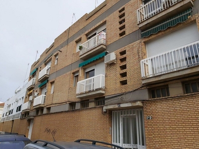 Venta de piso en Valverde del Camino de 3 habitaciones con terraza