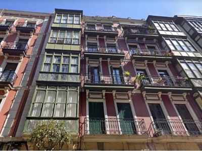Venta Piso Bilbao. Piso de dos habitaciones en Lersundi. Tercera planta con terraza