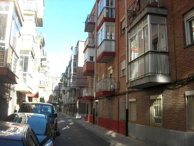 Venta Piso Valladolid. Piso de tres habitaciones en Calle Azorín. Planta baja
