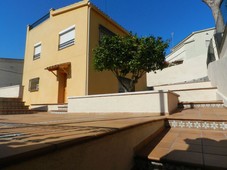 a QUE ENTREN EL AIRE PURO Y LA LUZ ! Casa Unifamiliar en Zona Residencial de Castelldefels