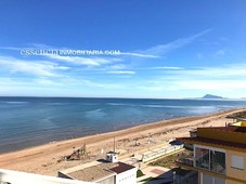 Apartamento con vistas al mar de 4 dormitorios y 2 ba?os en 1? linea de Playa de Daimuz