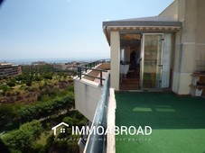 Apartamento en venta en Torremolinos-M?laga con 4 dormitorios y 2 ba?os