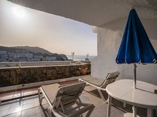 Apartamento reformado con terraza y vistas al mar