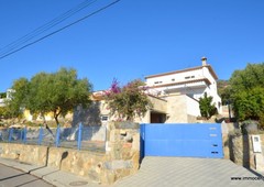 Beautiful villa with stunning views, large plot and independent studio
