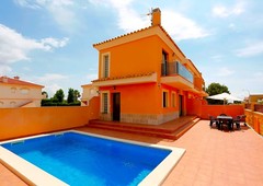 Casa / Chalet en venta en Mont-Roig del Camp de 145 m2