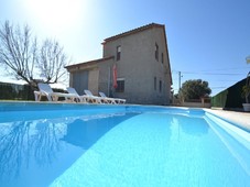 Casa con piscina en zona tranquila en Deltebre