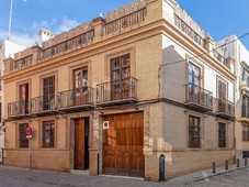 Casa en venta de 360m? en Calle Torrijano 8, 41009 Sevilla