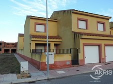 Chalet adosado en venta