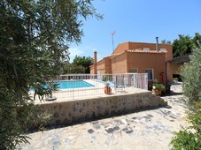 CHALET CON CHIMENEA Y PISCINA EN ELCHE, EL ALTET