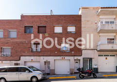 Chalet en venta de 187m?con parcela de 40m?, en Calle Solsona 08227 Terrassa, Barcelona.