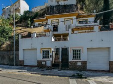 Chalet en venta de 240 m2 en Calle Guarnon, 18008, Granada.