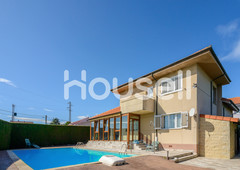 Chalet en venta de 251m? y parcela de 597m? en Calle Reborio, 33138 Muros de Nal?n, Asturias.