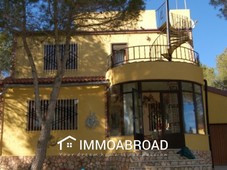 Chalet en venta en Ayora con 3 dormitorios y 2 ba?os