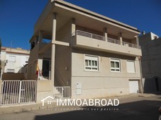 Chalet en venta en Benej?zar con 6 dormitorios y 3 ba?os