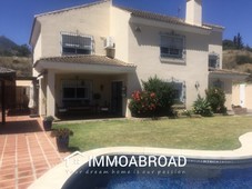 Chalet en venta en Marbella con 4 dormitorios y 3 ba?os