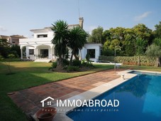 Chalet en venta en Marbella con 4 dormitorios y 4 ba?os