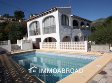 Chalet en venta en Orba con 4 dormitorios y 4 ba?os