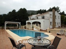 Chalet en venta en Orba con 5 dormitorios y 3 ba?os