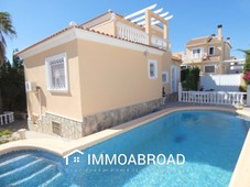 Chalet en venta en Orihuela con 3 dormitorios y 3 ba?os