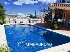 Chalet en venta en Torremolinos-M?laga con 4 dormitorios y 3 ba?os