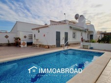 Chalet en venta en Torrevieja con 2 dormitorios y 1 ba?os