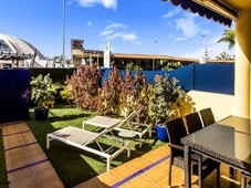 Duplex de ensuen;o con terraza y jardin en venta en la exclusiva area de Meloneras.