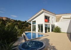 Excellent semi-new villa in the exclusive area of Mas Nou