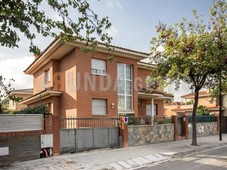 EXCLUSIVO CHALET EN VENTA EN REUS