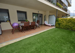 Ground floor apartment with two bedrooms and parking close to the beach