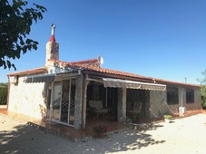 Hermosa villa independiente, piscina, jardin y cielo azul en Chella, Valencia